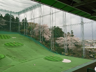 ニュータウン川和ゴルフ