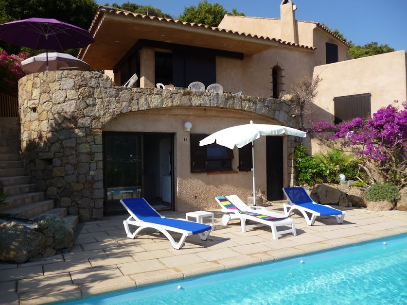 Villa A Saparaccia: Location de vacances avec piscine privée proche plage vue dégagée mer et montagne grand terrain SAINTE-LUCIE-DE-PORTO-VECCHIO PORTO-VECCHIO CORSE-DU-SUD à Zonza ( )