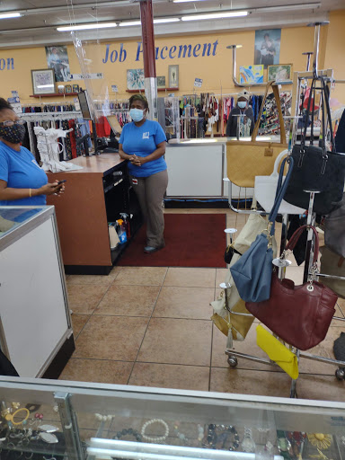 Thrift Store «Goodwill Riviera Beach/Broadway Store & Donation Center», reviews and photos, 3500 Broadway, Riviera Beach, FL 33404, USA