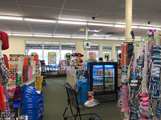 Dollar Store «Dollar Tree», reviews and photos, 1014 Westport Rd, Kansas City, MO 64111, USA