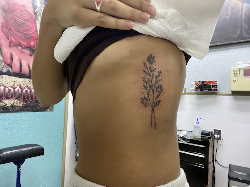 Tattoo Shop «Dungeon Body Piercing & Tattoos», reviews and photos, 10014 University Blvd, Orlando, FL 32817, USA