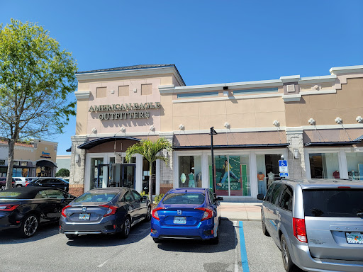 Clothing Store «American Eagle Outfitters», reviews and photos, 555 N Alafaya Trail, Orlando, FL 32828, USA