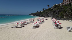 Fotografie cu Southampton Beach înconjurat de munți