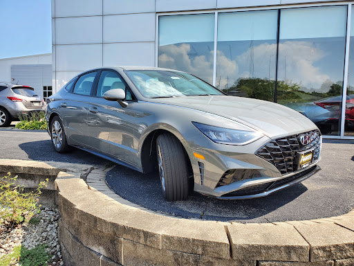 Nissan Dealer «John Amato Nissan», reviews and photos, 5200 N Port Washington Rd, Glendale, WI 53217, USA