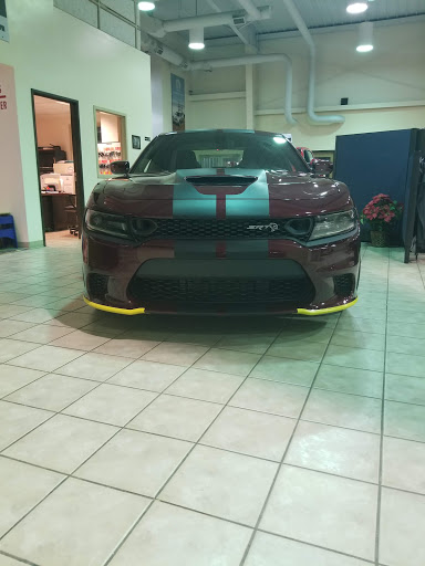 Car Dealer «LaFontaine Chrysler Dodge Jeep Ram of Fenton», reviews and photos, 15123 North Rd, Fenton, MI 48430, USA