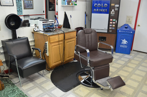 Barber Shop «Johnson Barber & Styling Shop», reviews and photos, 2093 Wilma Rudolph Blvd, Clarksville, TN 37040, USA