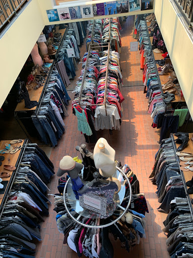 Thrift Store «La Tienda Thrift Store», reviews and photos, 510 N El Camino Real, San Clemente, CA 92672, USA