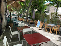Atmosphère du Restaurant L'Estagnol à Saint-Rémy-de-Provence - n°2
