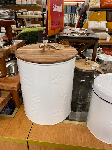 Shopping Mall «Fairfield Shopping Center», reviews and photos, 5322 Lord Dunmore Ct, Virginia Beach, VA 23464, USA