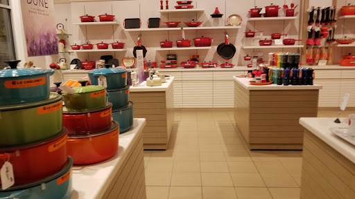 Shopping Mall «San Francisco Premium Outlets», reviews and photos, 2774 Livermore Outlets Dr, Livermore, CA 94551, USA