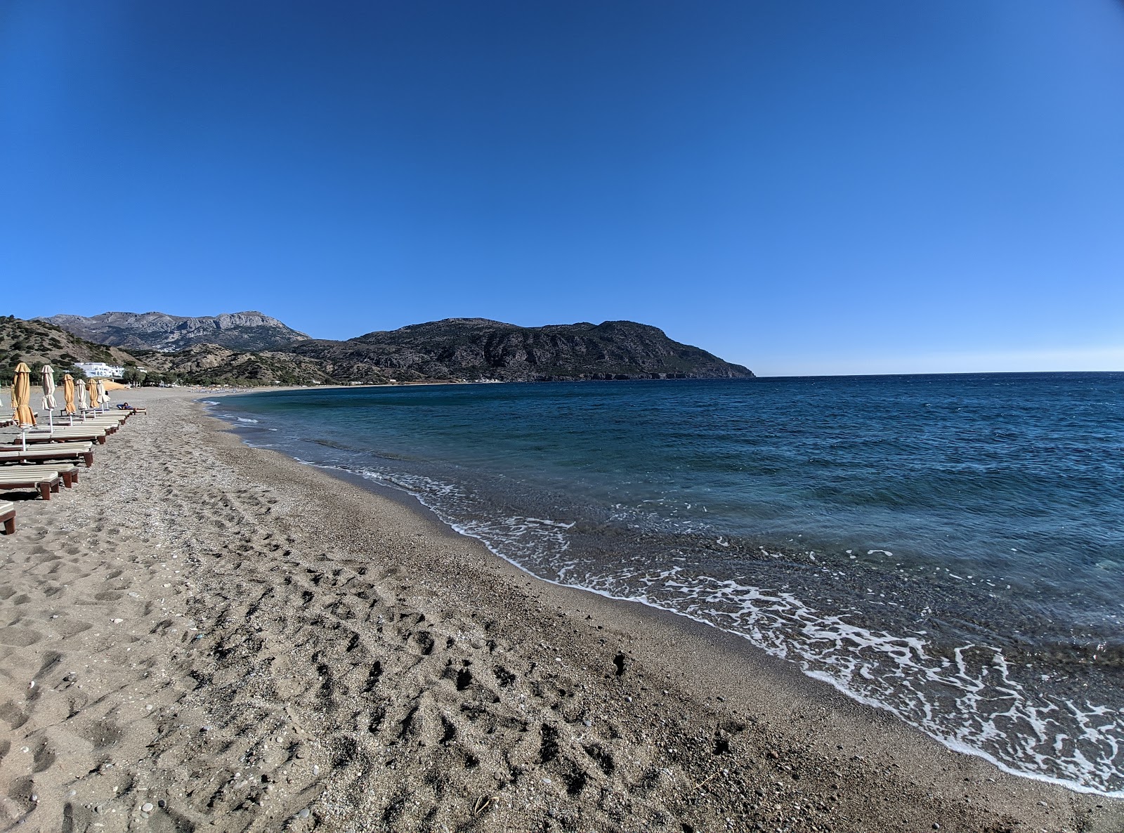 Foto de Limniatis beach - lugar popular entre os apreciadores de relaxamento