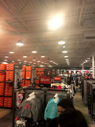 Sporting Goods Store «Nike Factory Store», reviews and photos, 5195 Factory Shops Blvd, Ellenton, FL 34222, USA