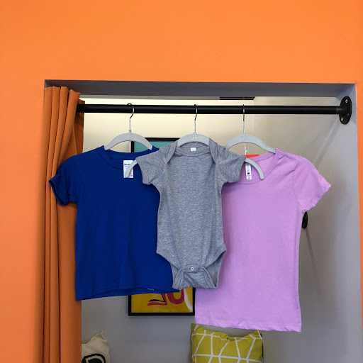 Custom T-shirt Store «CustomInk - Custom T-shirt Store - Richmond», reviews and photos, 3401 W Cary St, Richmond, VA 23221, USA