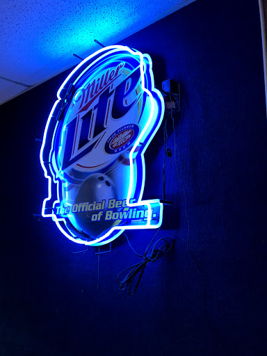 Bar & Grill «Sonny Lanes Bowling Bar and Grille», reviews and photos, 696 OH-534, Geneva, OH 44041, USA