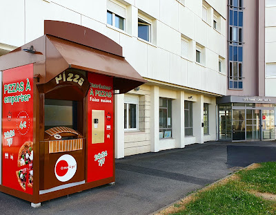 Distributeur à pizzas du CROUS - zone étudiante Marie Curie à Poitiers