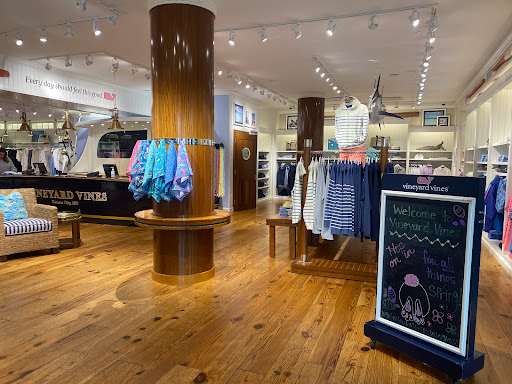 Clothing Store «Vineyard Vines», reviews and photos, 4700 Broadway St, Kansas City, MO 64112, USA