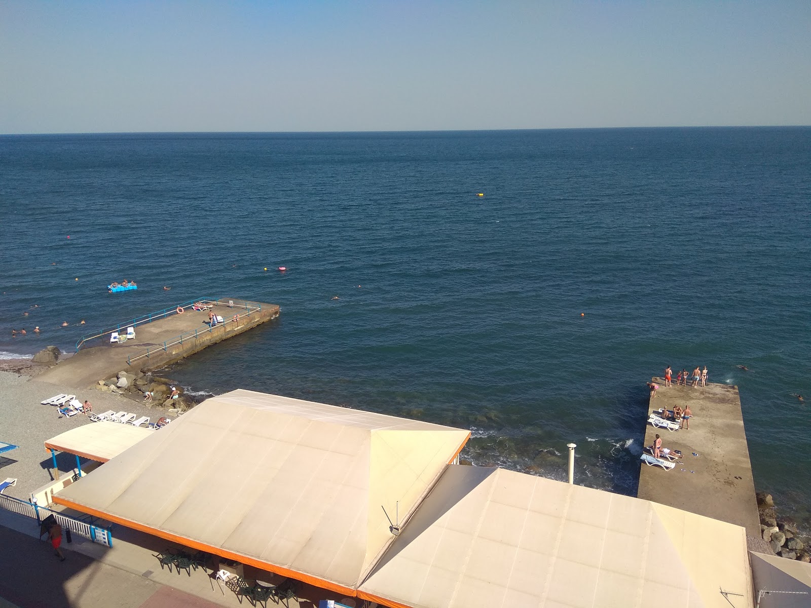 Semydvir'ya beach'in fotoğrafı - rahatlamayı sevenler arasında popüler bir yer
