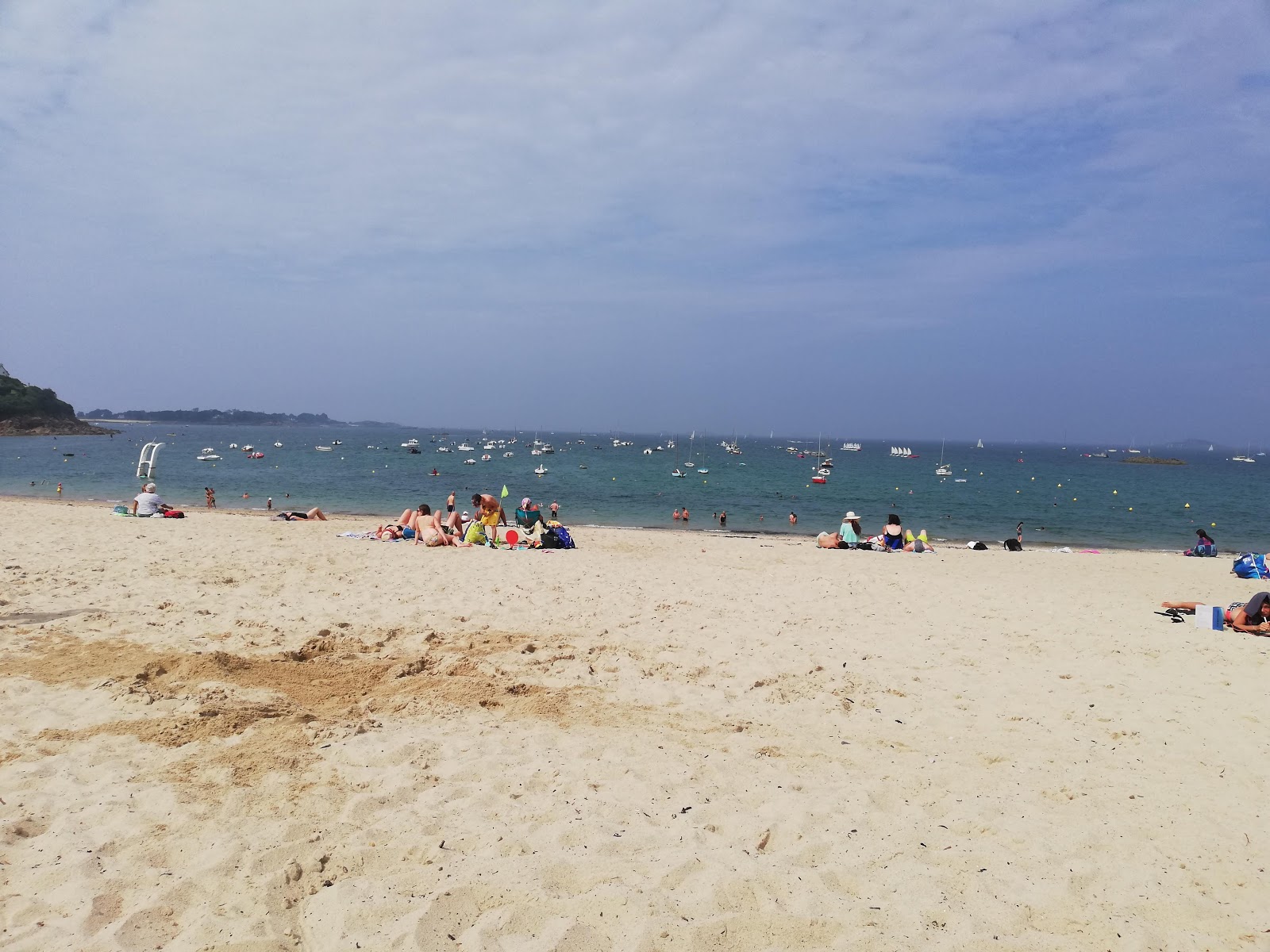 Foto de Plage du Kelenn con bahía mediana