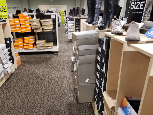 Shoe Store «DSW Designer Shoe Warehouse», reviews and photos, 202 Orland Park Pl, Orland Park, IL 60462, USA