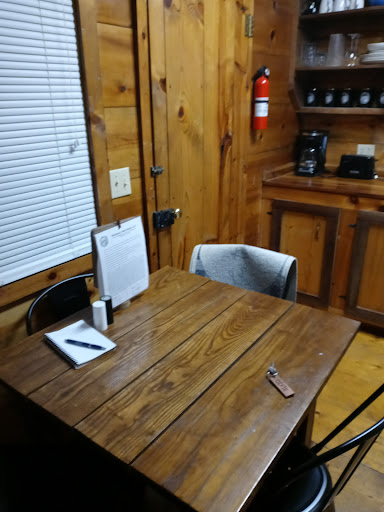 Cabin Rental Agency «Dixieland Cabins», reviews and photos, 1613 Donelson Pkwy, Dover, TN 37058, USA