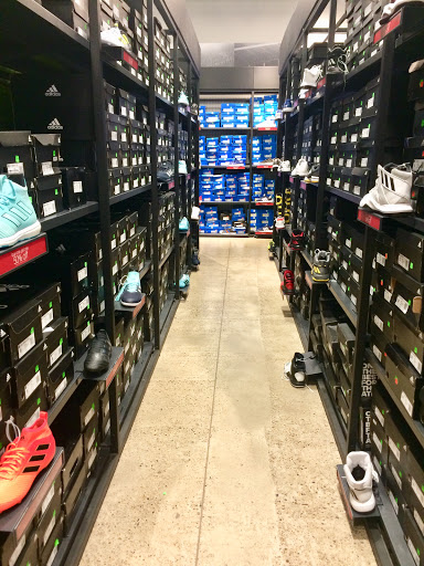 Sporting Goods Store «adidas Outlet Store Woodburn», reviews and photos, 1001 N Arney Rd Ste 400, Woodburn, OR 97071, USA