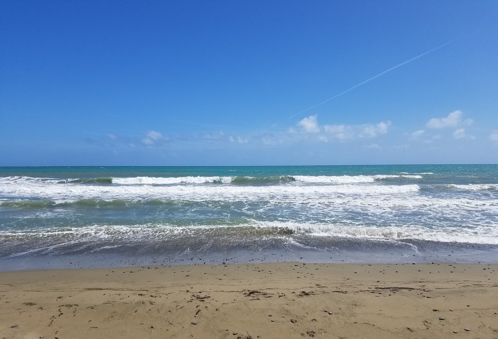 Φωτογραφία του Playa Mar Del Sur με καθαρό νερό επιφάνεια