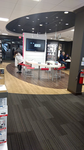 Cell Phone Store «Verizon», reviews and photos, 511 E Lincoln Hwy, New Lenox, IL 60451, USA