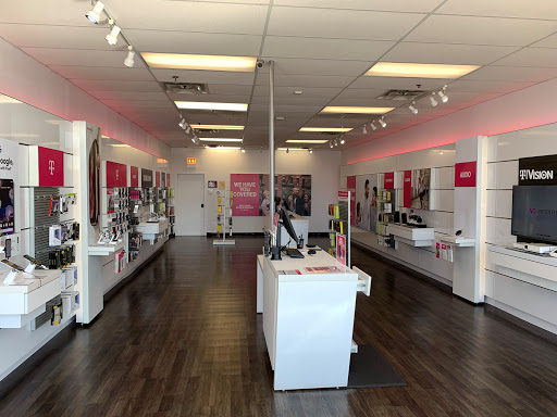 Cell Phone Store «T-Mobile», reviews and photos, 6684 Joliet Rd, Countryside, IL 60525, USA