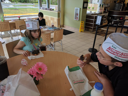 Donut Shop «Krispy Kreme Doughnuts», reviews and photos, 1444 N Battlefield Blvd, Chesapeake, VA 23320, USA
