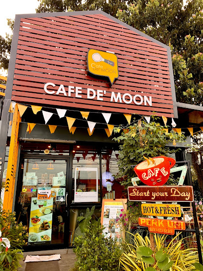 ร้านคาเฟ่ เดอ มูน Cafe de moon by Yoshi