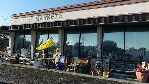 Flea Market «Fort Walton Beach Flea Market», reviews and photos, 125 Eglin Pkwy SE, Fort Walton Beach, FL 32548, USA
