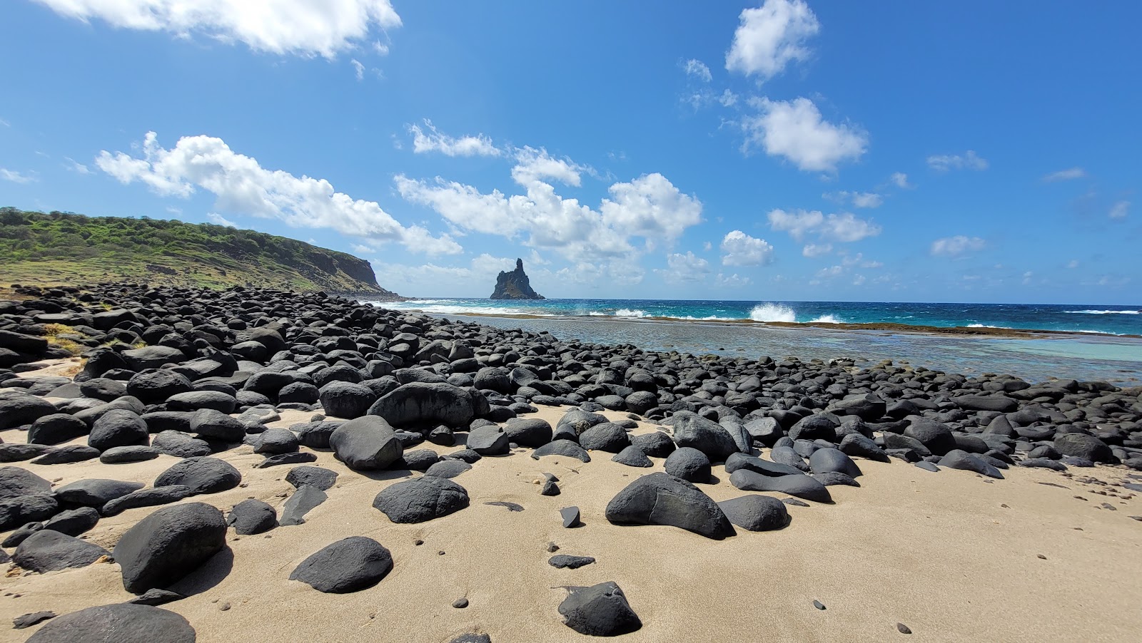 Foto van Praia do Atalaia met ruim strand