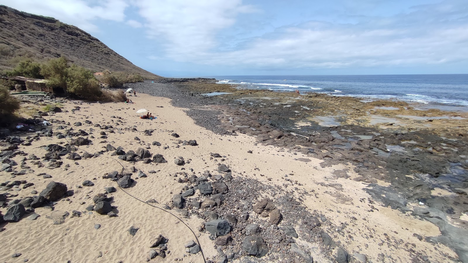 Foto von Playa El Apio mit geräumige küstenlinie