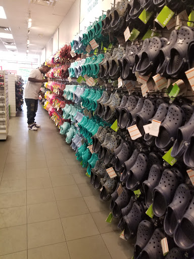 Shopping Mall «Carolina Premium Outlets», reviews and photos, 1025 Outlet Center Dr, Smithfield, NC 27577, USA