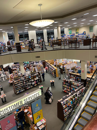 Book Store «Barnes & Noble», reviews and photos, 5959 Triangle Town Blvd, Raleigh, NC 27616, USA