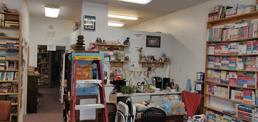 Used Book Store «R & B Used Books», reviews and photos, 12830 Saginaw Rd # F, Grand Blanc, MI 48439, USA