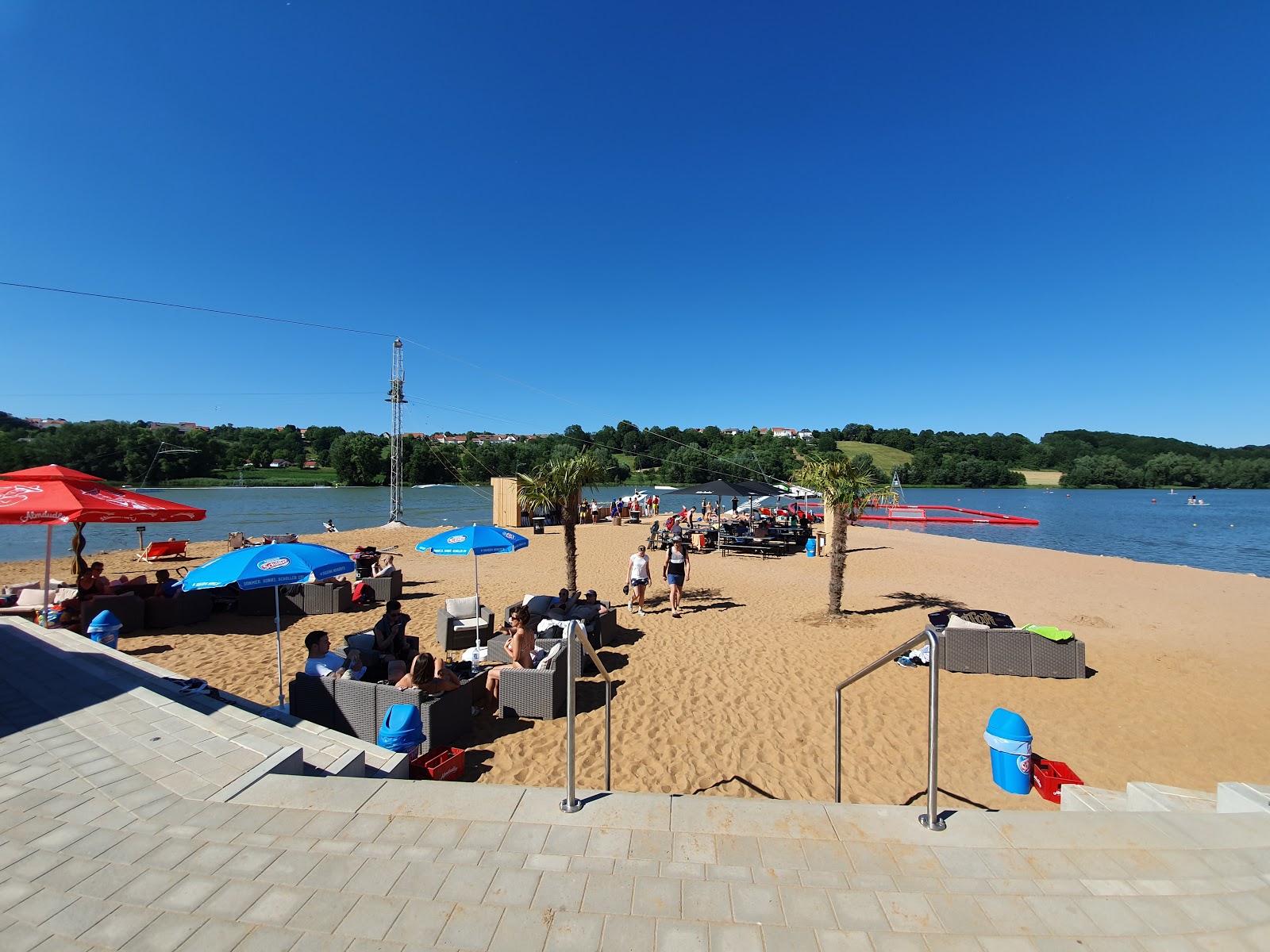 Spielplatz Wakepark Brombachsee'in fotoğrafı geniş plaj ile birlikte