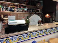 Atmosphère du Pizzas à emporter Le Four à Bois pizzas Artisanales au feu de bois à Neuilly-sur-Seine - n°1