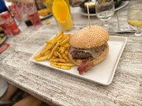 Hamburger du Restaurant de fruits de mer Bar Snack Le Dauphin à Saint-Jean-de-Luz - n°1