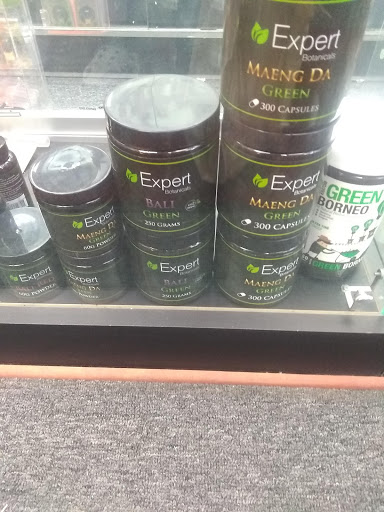 Tobacco Shop «Sweet Tooth Smoke Shop», reviews and photos, 2030 W Chicago Ave, Chicago, IL 60622, USA