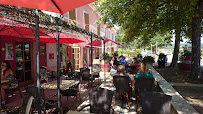 Atmosphère du Restaurant Le Chapeau Rouge à Simiane-la-Rotonde - n°2