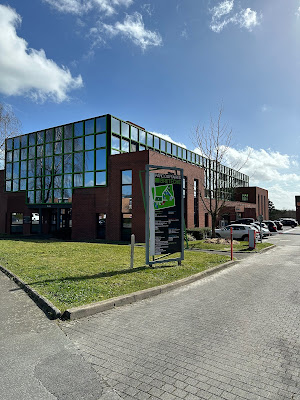 Docteur Dénia Rostane-Renouard - Chirurgien plasticien et esthétique à Saint-Grégoire