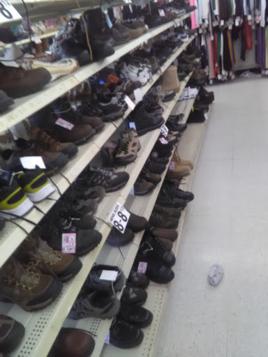 Clothing Store «1/2 of 1/2 Name Brand Clothing», reviews and photos, 601 N West St # 126, Wichita, KS 67203, USA