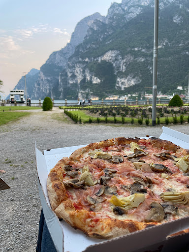 Go Pizza Takeaway Carducci 8 in Riva del Garda, Provincia Autonoma di Trento