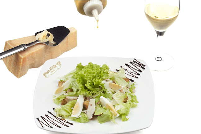 http://www.cafemajestic.com/