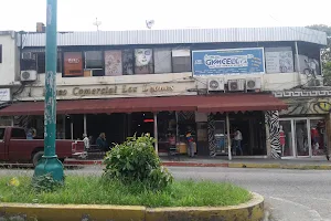 Centro Comercial Los Leones image