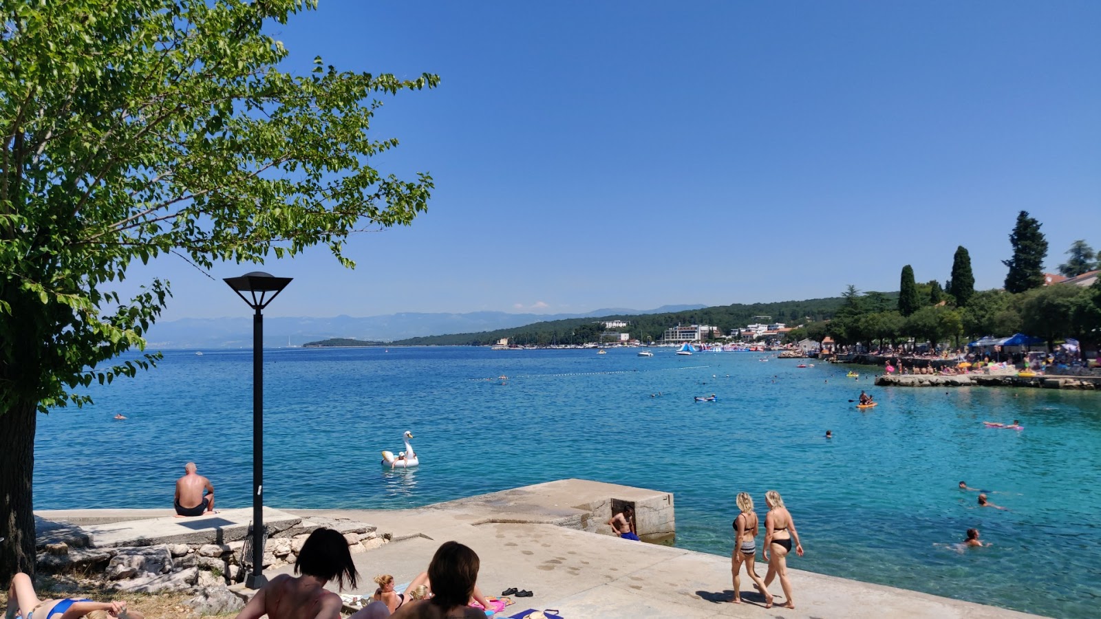Photo of Draga beach and the settlement
