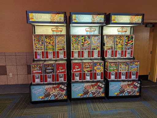 Movie Theater «Regal Cinemas The Loop 16 & RPX», reviews and photos, 3232 N John Young Pkwy, Kissimmee, FL 34741, USA