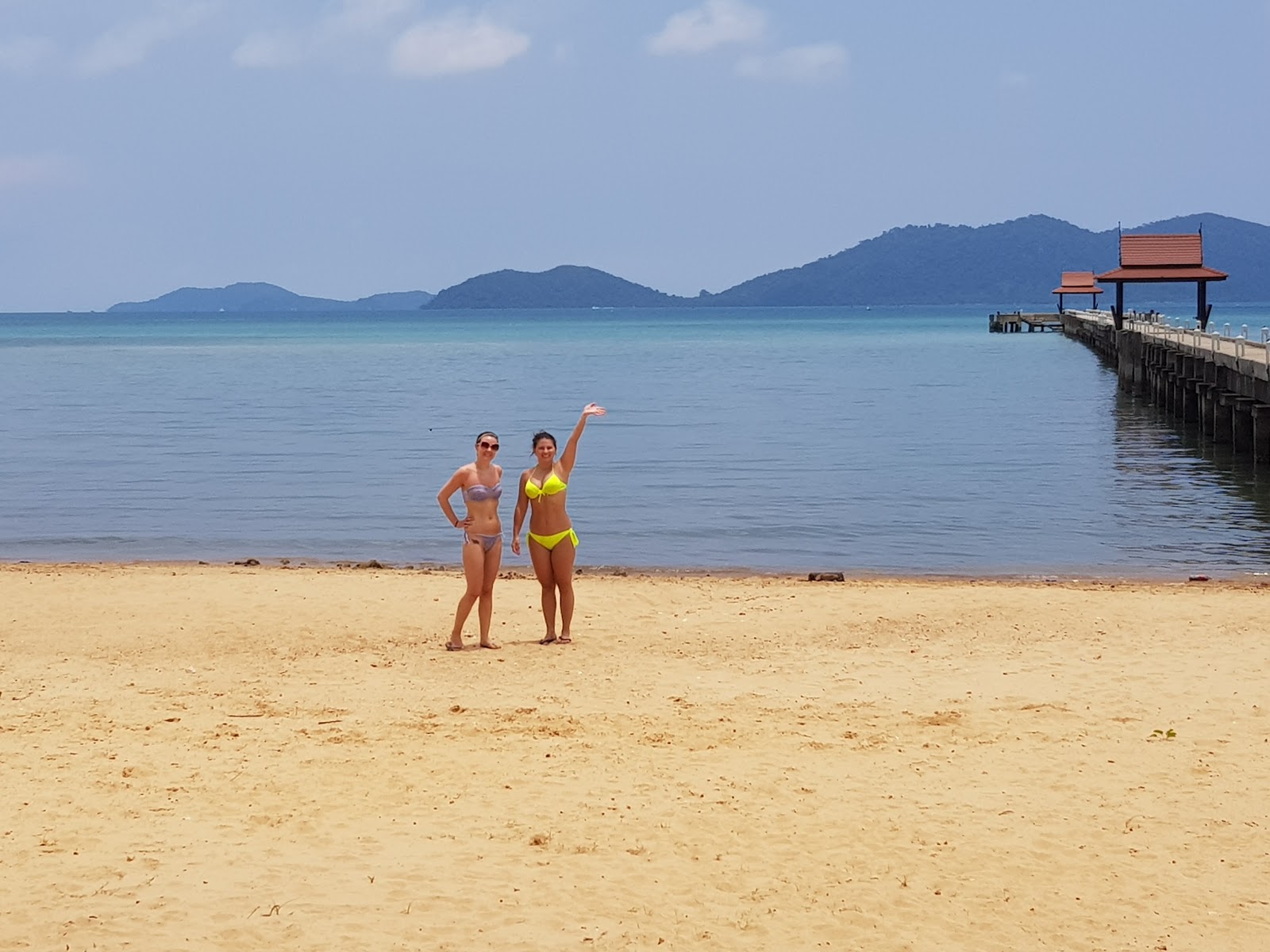 Zdjęcie Koh Chang Tai Beach poparte klifami