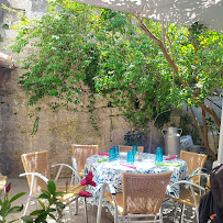 Atmosphère du Restaurant français Au Porte Mages à Les Baux-de-Provence - n°2